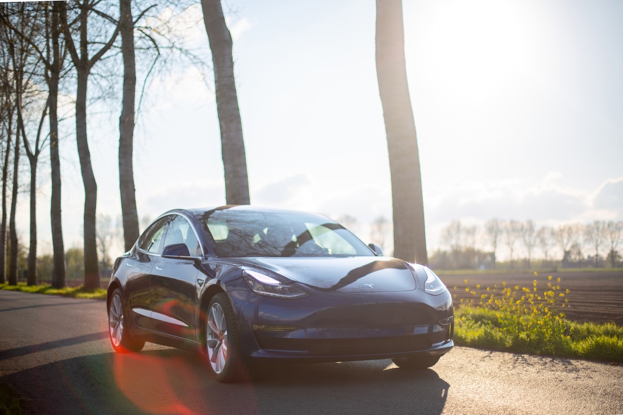 tesla-model-3-bram-van-oost-eaPkue76Ip4-unsplash